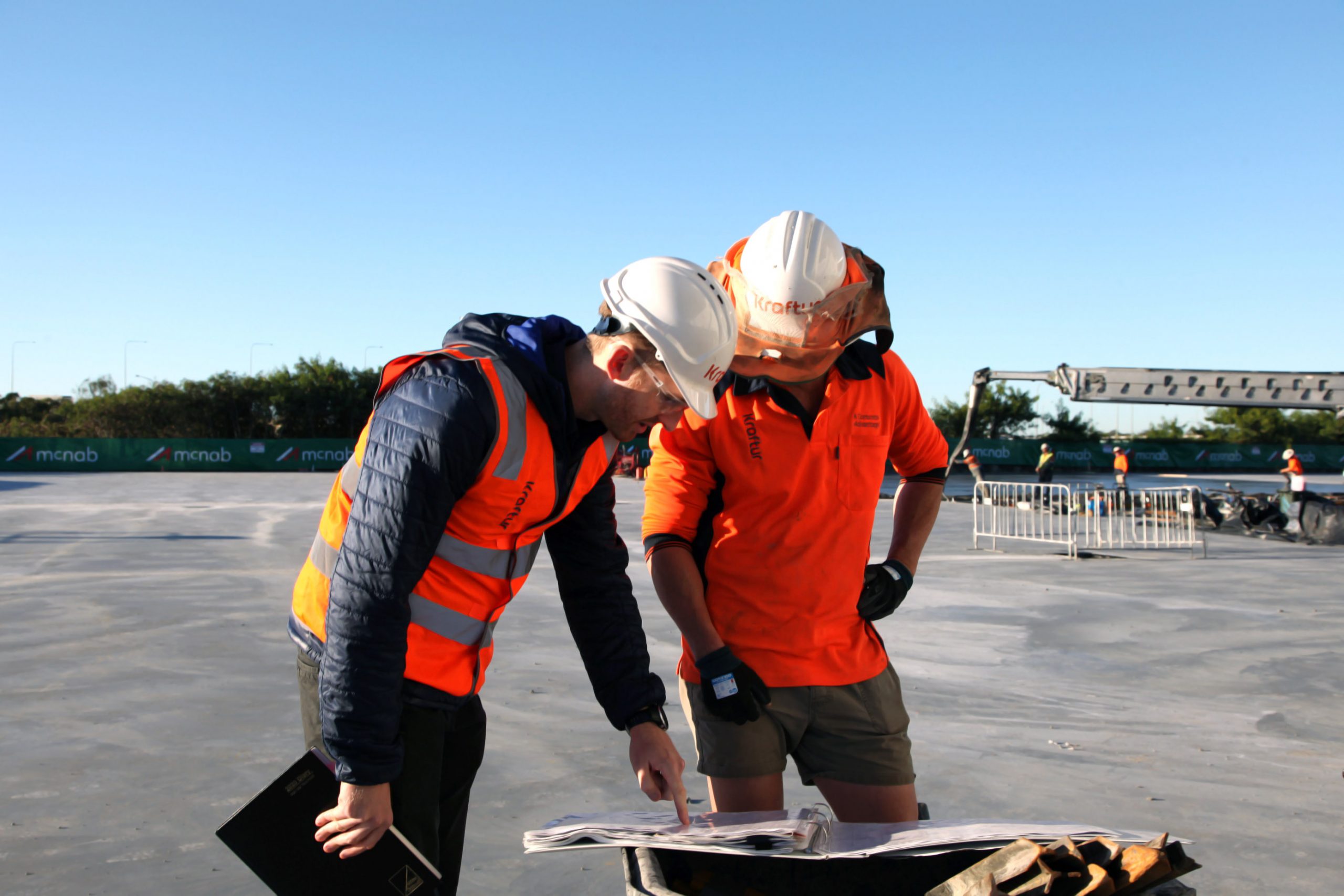Kraftur site supervisor and contrats manager on site